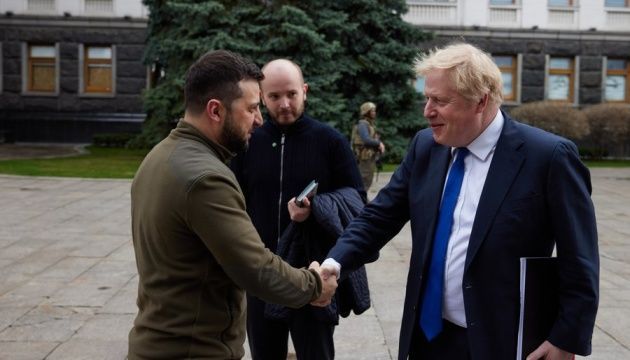 Johnson: Die Ukraine braucht mehr Offensivwaffen, um die besetzten Gebiete zurückzuerobern